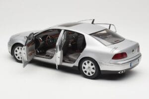 Volkswagen Phaeton D1 Silver Metallic AUTOart 1:18 79742 Metall — Bild 5 von 8