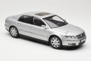 Volkswagen Phaeton D1 Silver Metallic AUTOart 1:18 79742 Metall — Bild 6 von 8