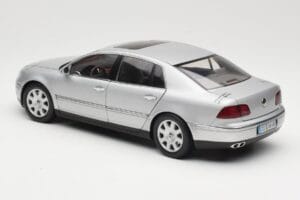 Volkswagen Phaeton D1 Silver Metallic AUTOart 1:18 79742 Metall — Bild 7 von 8