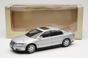 Volkswagen Phaeton D1 Silver Metallic AUTOart 1:18 79742 Metall — Bild 8 von 8