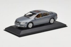 Volkswagen Phaeton Light Blue Metallic Minichamps 1:43 VW002 Metall — Bild 2 von 4