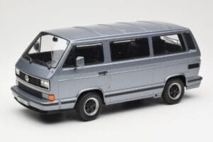 Volkswagen T3 Porsche B32 Minibus Blau KK-Scale 1:18 KKDC180221 Metall