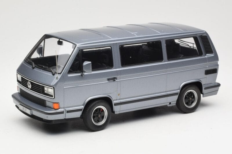 Volkswagen T3 Porsche B32 Minibus Blau KK-Scale 1:18 KKDC180221 Metall