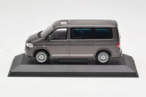 Volkswagen T5 Bus Bronze Metallic Minichamps 1:43 4039378412203 Metall