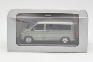 Volkswagen T5 Bus Fresco Green Minichamps 1:43 T5001-B Metall — Bild 4 von 4