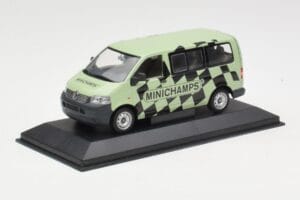 Volkswagen T5 Bus Grün Minichamps 1:43 T5002 Metall — Bild 2 von 4
