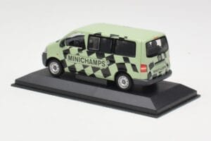Volkswagen T5 Bus Grün Minichamps 1:43 T5002 Metall — Bild 3 von 4
