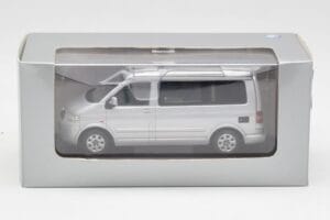 Volkswagen T5 California Silber Minichamps 1:43 7H8099300GPA7W Metall — Bild 4 von 4