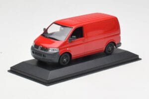 Volkswagen T5 Lieferwagen Rot & Schwarze Felgen Minichamps 1:43 400052260-B Metall — Bild 2 von 4