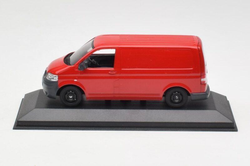 Volkswagen T5 Lieferwagen Rot & Schwarze Felgen Minichamps 1:43 400052260-B Metall