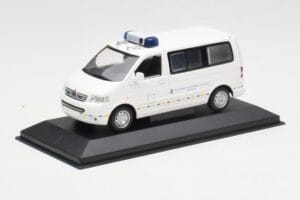 Volkswagen T5 Multivan Bundeswehr Notarzt Prototyp Minichamps 1:43 400052291-P1 Metall — Bild 2 von 4