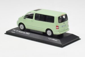 Volkswagen T5 Multivan California Limettengrün Minichamps 1:43 400052201 Metall — Bild 3 von 4