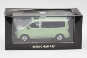 Volkswagen T5 Multivan California Limettengrün Minichamps 1:43 400052201 Metall — Bild 4 von 4