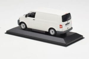Volkswagen T5 Transporter Weiß Minichamps 1:43 T5002-B Metall — Bild 3 von 4