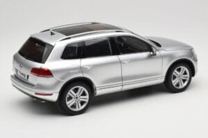Volkswagen Touareg 7L Silver Metallic Kyosho 1:18 8821CS Metall — Bild 3 von 8