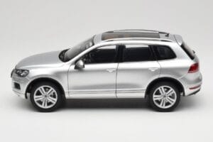 Volkswagen Touareg 7L Silver Metallic Kyosho 1:18 8821CS Metall — Bild 4 von 8