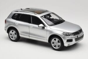 Volkswagen Touareg 7L Silver Metallic Kyosho 1:18 8821CS Metall — Bild 6 von 8