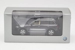 Volkswagen Touareg Grau Minichamps 1:43 TOUAREG001 Metall — Bild 4 von 4