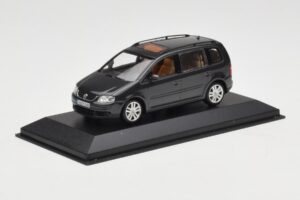Volkswagen Touran 1T Dunkelgrün Minichamps 1:43 400052101 Metall — Bild 2 von 4
