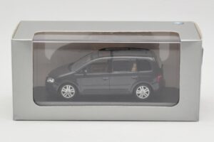 Volkswagen Touran 1T Dunkelgrün Minichamps 1:43 400052101 Metall — Bild 4 von 4