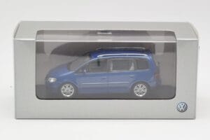 Volkswagen Touran Blau Minichamps 1:43 TOURAN002 Metall — Bild 4 von 4