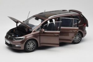Volkswagen Touran 5T Braun Paudi Model 1:18 ZVE000003BRA Metall — Bild 2 von 8