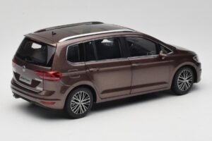 Volkswagen Touran 5T Braun Paudi Model 1:18 ZVE000003BRA Metall — Bild 3 von 8