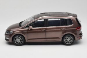 Volkswagen Touran 5T Braun Paudi Model 1:18 ZVE000003BRA Metall — Bild 4 von 8