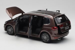 Volkswagen Touran 5T Braun Paudi Model 1:18 ZVE000003BRA Metall — Bild 5 von 8