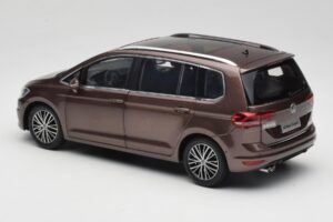 Volkswagen Touran 5T Braun Paudi Model 1:18 ZVE000003BRA Metall — Bild 7 von 8