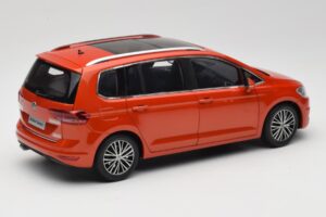 Volkswagen Touran 5T Orange Paudi Model 1:18 ZVE000003ORA Metall — Bild 3 von 8