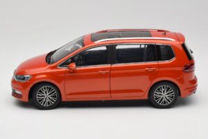 Volkswagen Touran 5T Orange Paudi Model 1:18 ZVE000003ORA Metall — Bild 4 von 8