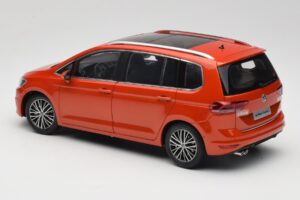 Volkswagen Touran 5T Orange Paudi Model 1:18 ZVE000003ORA Metall — Bild 7 von 8