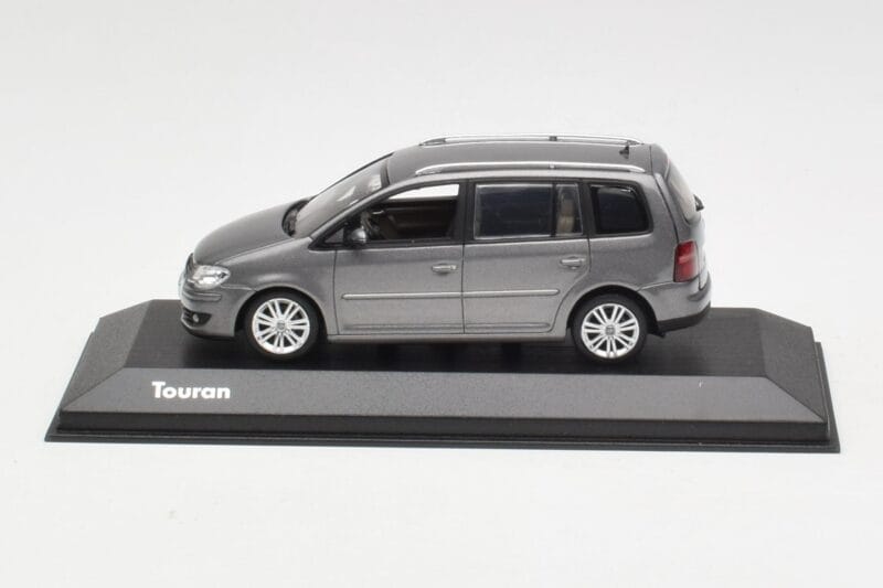 Volkswagen Touran Sport Platinum Grey Minichamps 1:43 TOURAN003 Metall
