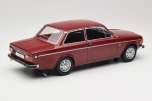 Volvo 142 Dunkelrot MCG 1:18 MCG18443 Metall — Bild 2 von 6