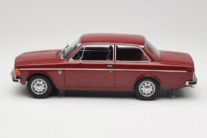 Volvo 142 Dunkelrot MCG 1:18 MCG18443 Metall — Bild 3 von 6