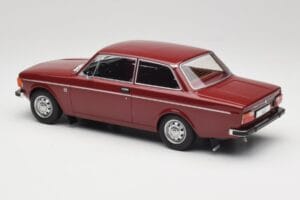 Volvo 142 Dunkelrot MCG 1:18 MCG18443 Metall — Bild 5 von 6