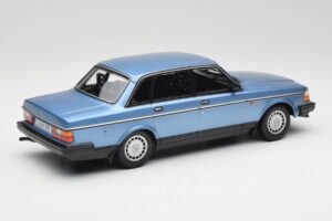 Volvo 240 GL Blau Metallic Minichamps 1:18 155171404 Metall — Bild 2 von 6