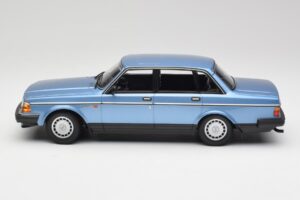 Volvo 240 GL Blau Metallic Minichamps 1:18 155171404 Metall — Bild 3 von 6