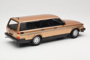 Volvo 240 GL Kombi Gold Metallic Minichamps 1:18 155171415 Metall — Bild 2 von 6
