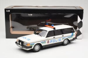 Volvo 240 GL Kombi Polis Sweden Minichamps 1:18 155171480 Metall — Bild 6 von 6