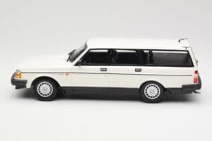 Volvo 240 GL Kombi Weiß Minichamps 1:18 155171412 Metall — Bild 3 von 6