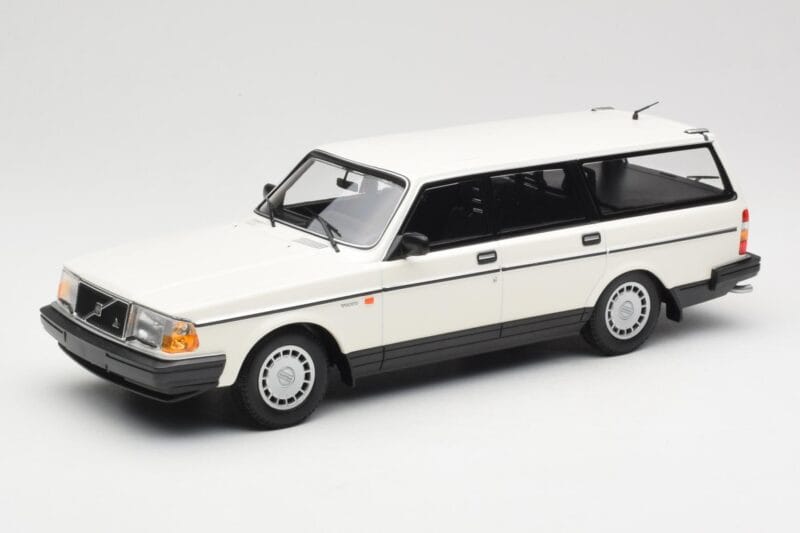 Volvo 240 GL Kombi Weiß Minichamps 1:18 155171412 Metall