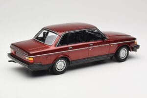 Volvo 240 GL Dark Red Metallic Minichamps 1:18 155171406 Metall — Bild 2 von 6