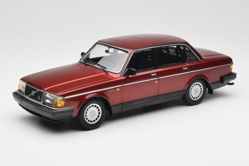 Volvo 240 GL Dark Red Metallic Minichamps 1:18 155171406 Metall