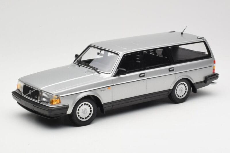 Volvo 240 GL Estate Silber Minichamps 1:18 155171416 Metall