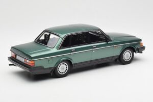 Volvo 240 GL Grün Metallic Minichamps 1:18 155171400 Metall — Bild 2 von 6