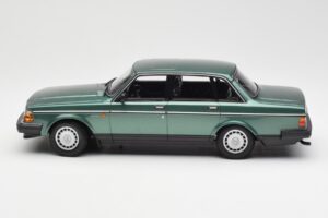 Volvo 240 GL Grün Metallic Minichamps 1:18 155171400 Metall — Bild 3 von 6