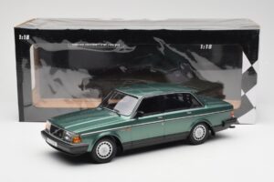 Volvo 240 GL Grün Metallic Minichamps 1:18 155171400 Metall — Bild 6 von 6