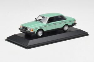Volvo 240 GL Grün Metallic Minichamps 1:43 400171402 Metall — Bild 2 von 4